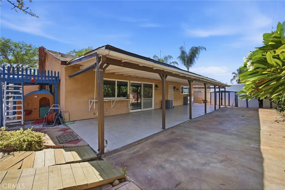 3935 Burge Street Riverside, CA 92505