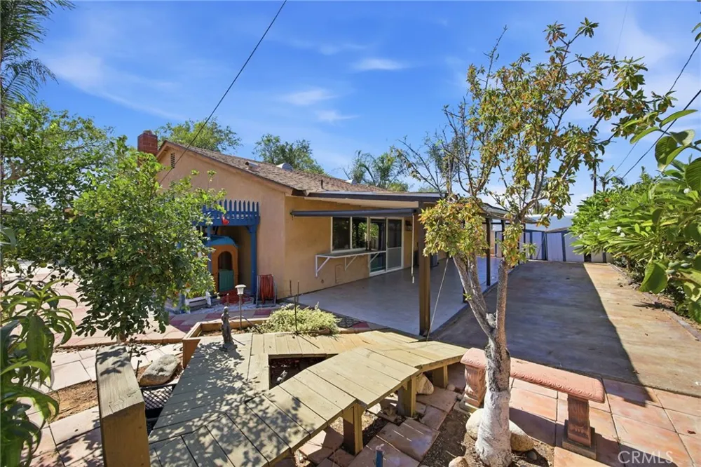 3935 Burge Street Riverside, CA 92505