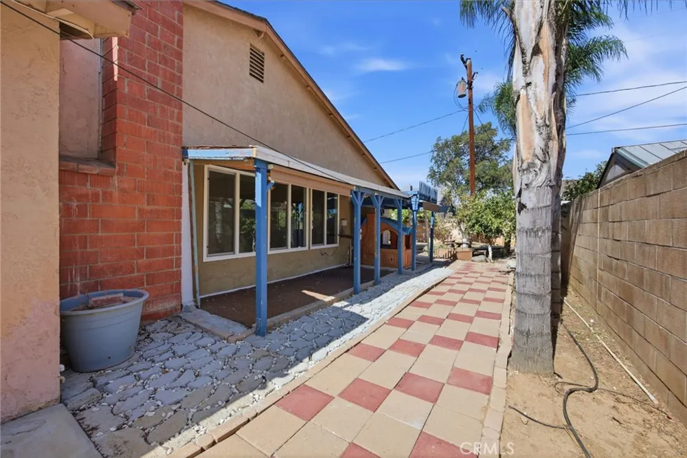 3935 Burge Street Riverside, CA 92505