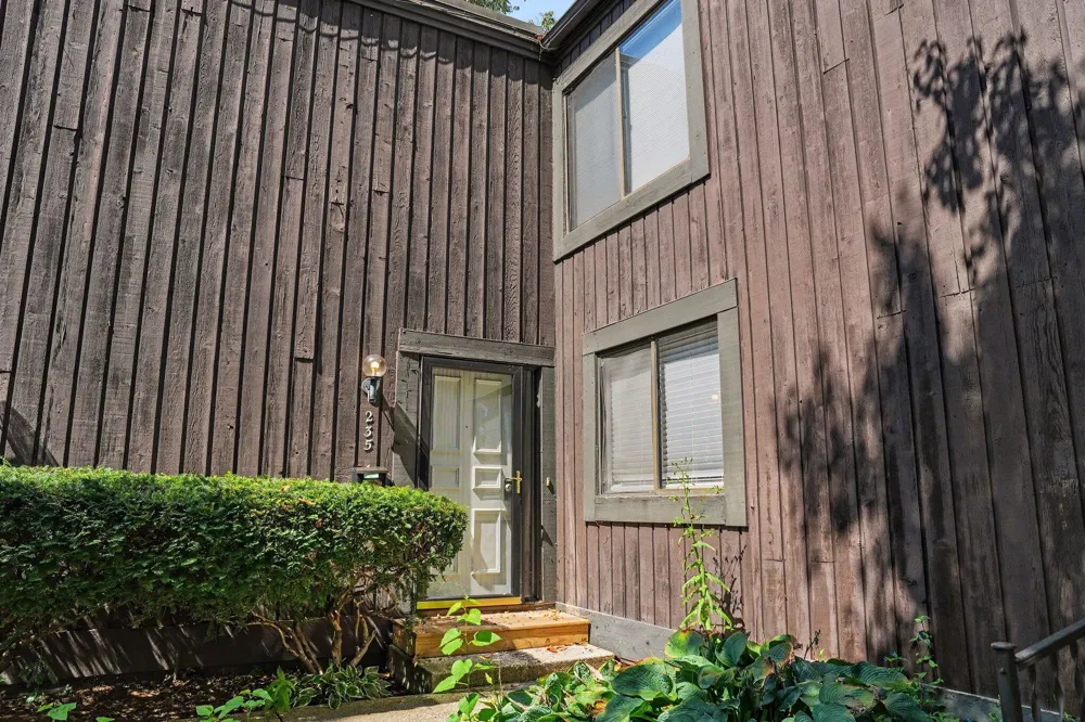 235 Durness Court Kalamazoo, MI 49006