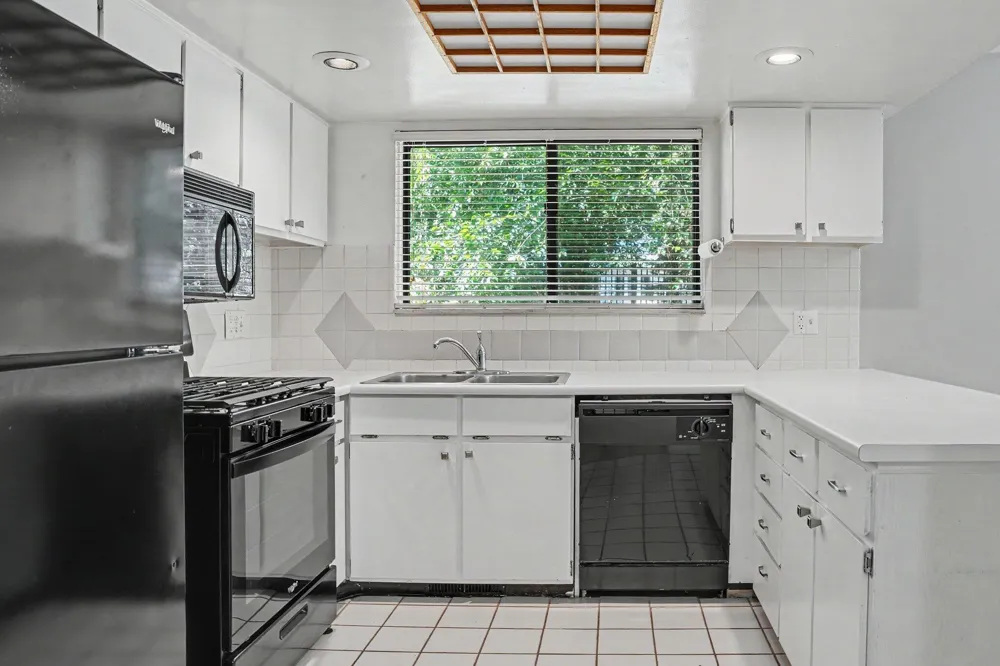 235 Durness Court Kalamazoo, MI 49006