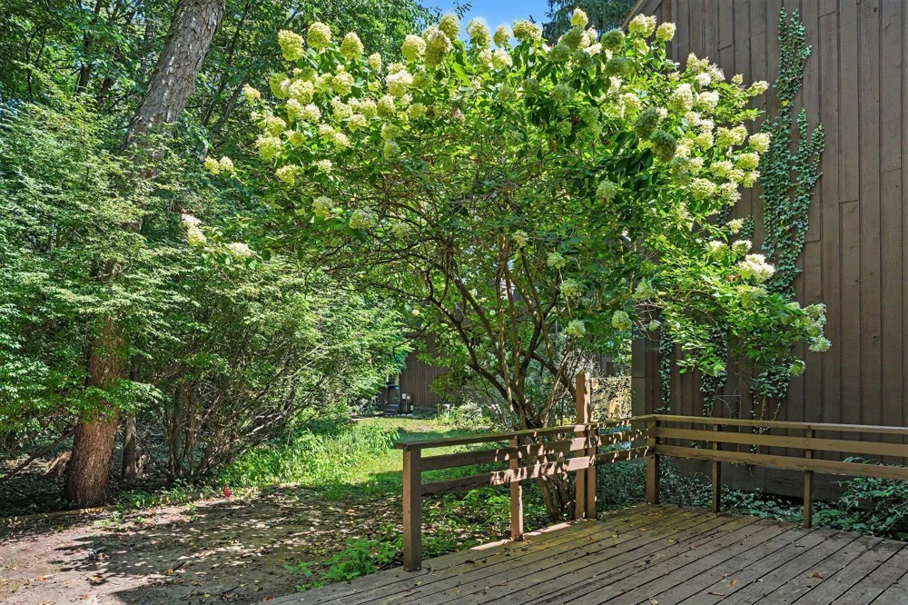 235 Durness Court Kalamazoo, MI 49006