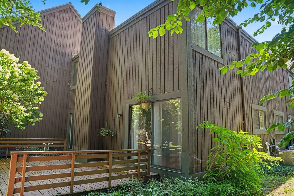 235 Durness Court Kalamazoo, MI 49006