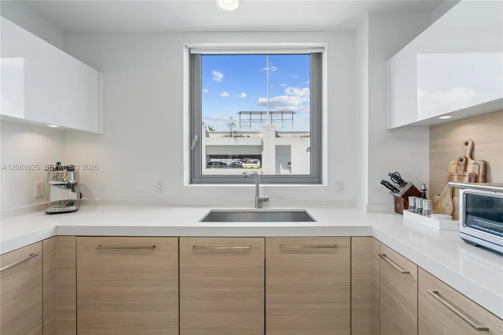 17111 Biscayne Blvd #402 North Miami Beach, FL 33160