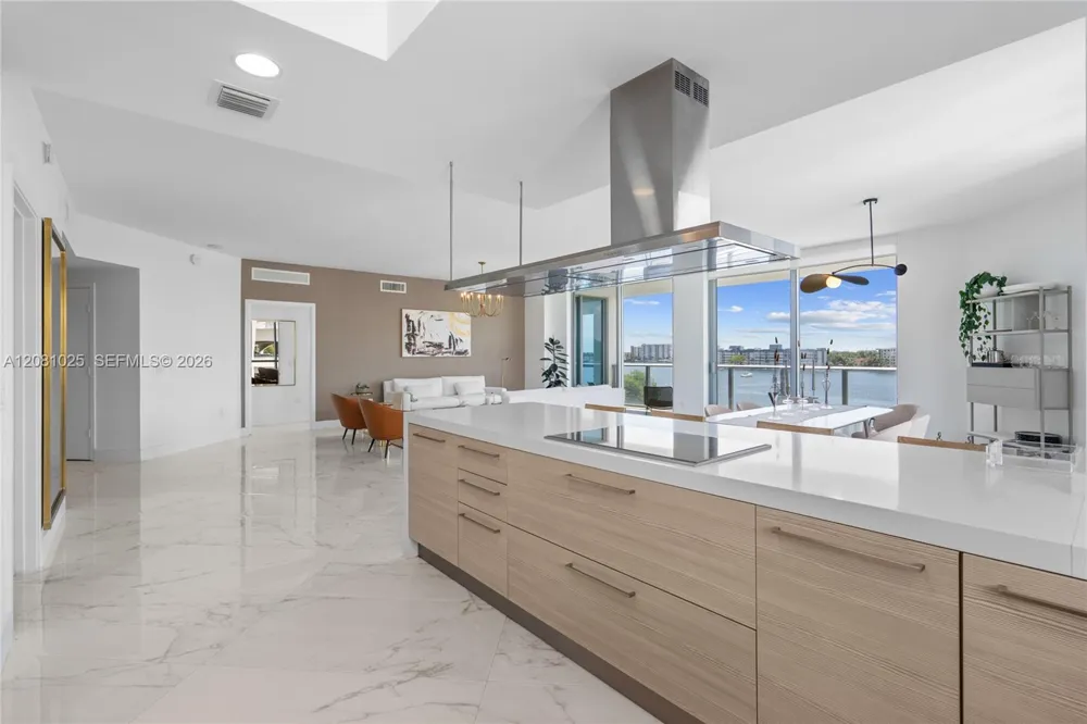17111 Biscayne Blvd #402 North Miami Beach, FL 33160