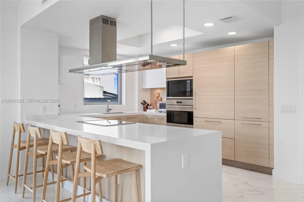 17111 Biscayne Blvd #402 North Miami Beach, FL 33160