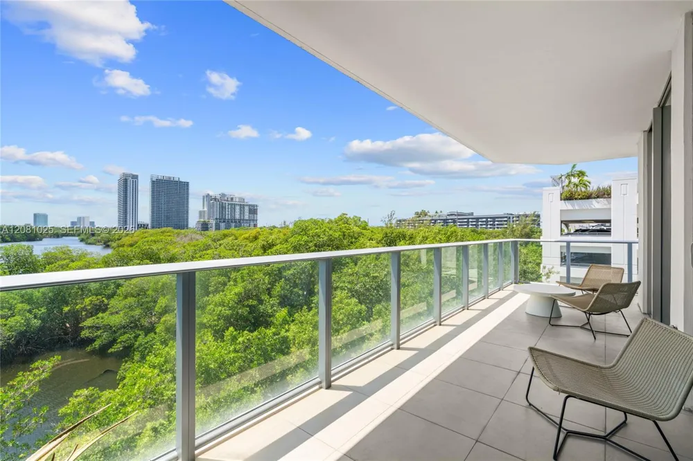 17111 Biscayne Blvd #402 North Miami Beach, FL 33160
