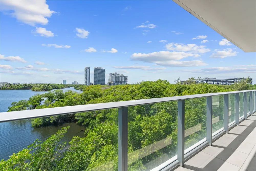 17111 Biscayne Blvd #402 North Miami Beach, FL 33160