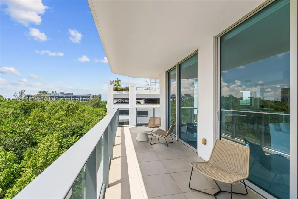 17111 Biscayne Blvd #402 North Miami Beach, FL 33160
