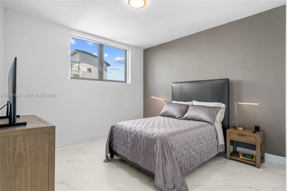 17111 Biscayne Blvd #402 North Miami Beach, FL 33160