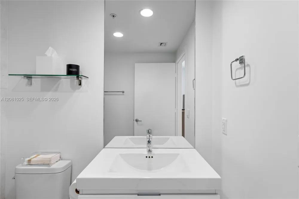 17111 Biscayne Blvd #402 North Miami Beach, FL 33160