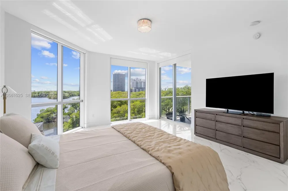 17111 Biscayne Blvd #402 North Miami Beach, FL 33160