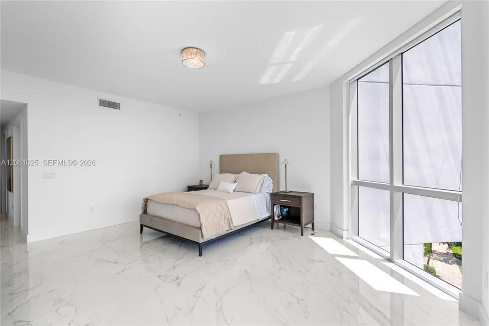 17111 Biscayne Blvd #402 North Miami Beach, FL 33160