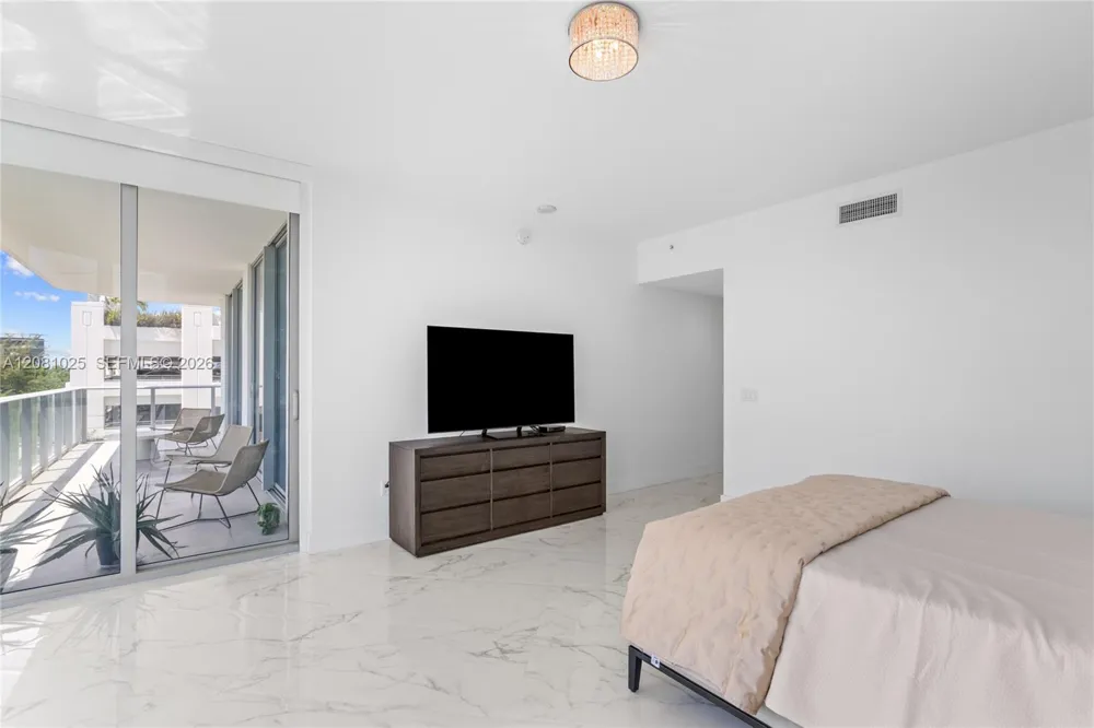 17111 Biscayne Blvd #402 North Miami Beach, FL 33160