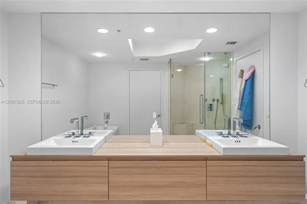 17111 Biscayne Blvd #402 North Miami Beach, FL 33160