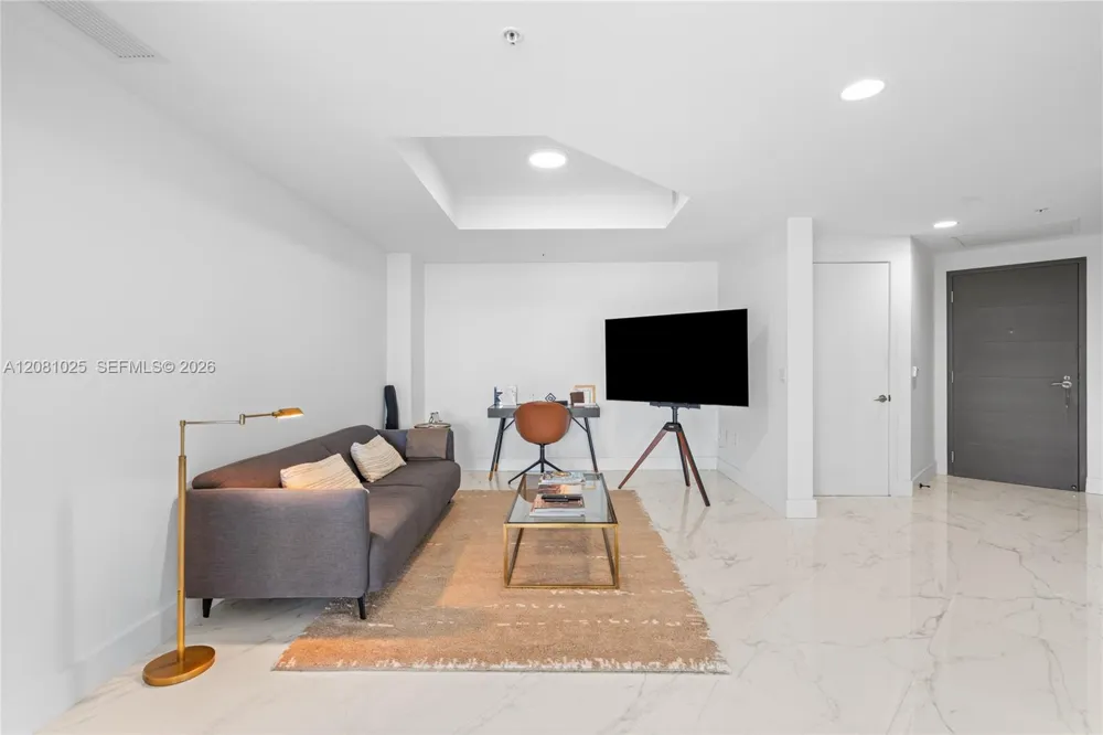 17111 Biscayne Blvd #402 North Miami Beach, FL 33160