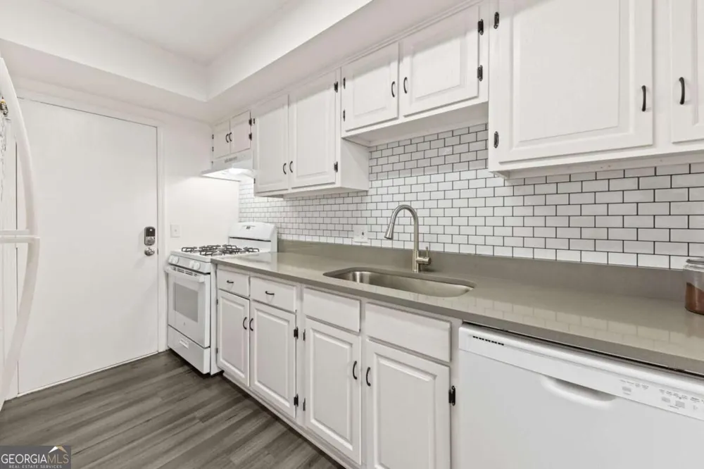 6851 Roswell RD Sandy Springs, GA 30328
