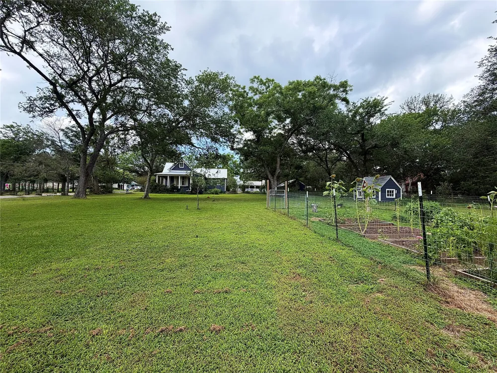 306 5th Avenue Smithville, TX 78957