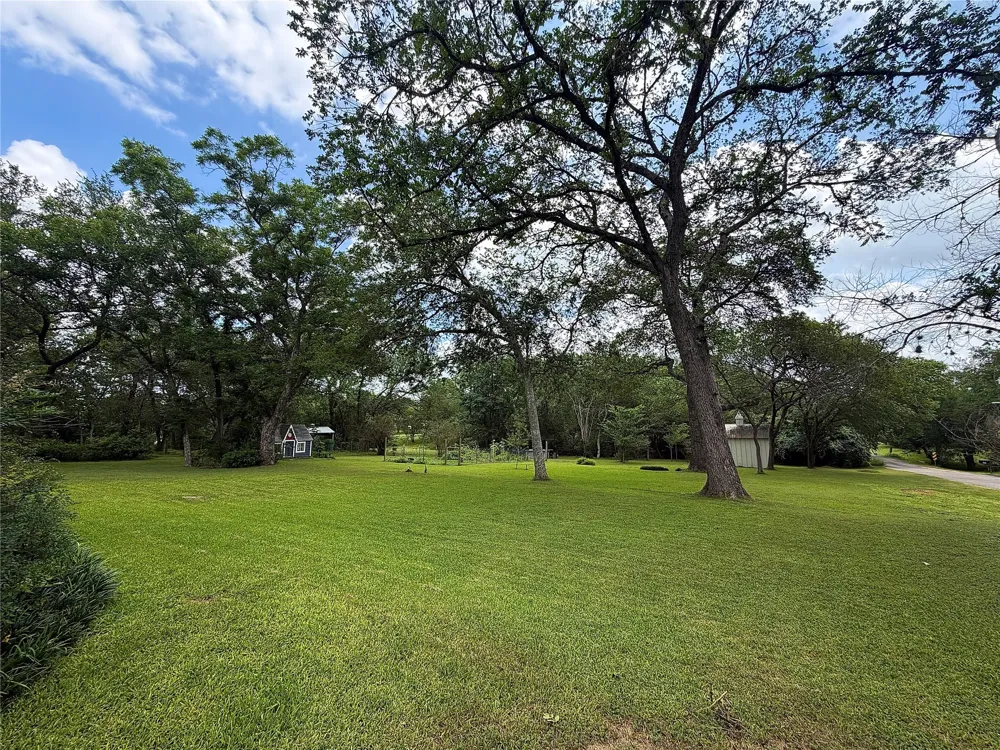 306 5th Avenue Smithville, TX 78957