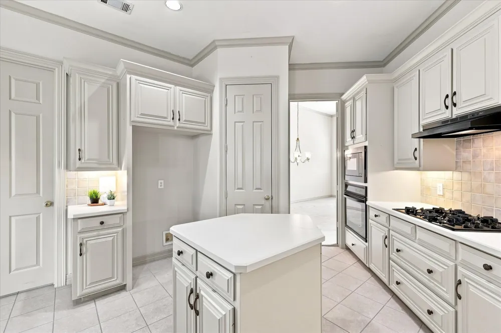 2240 Bedford Circle Bedford, TX 76021