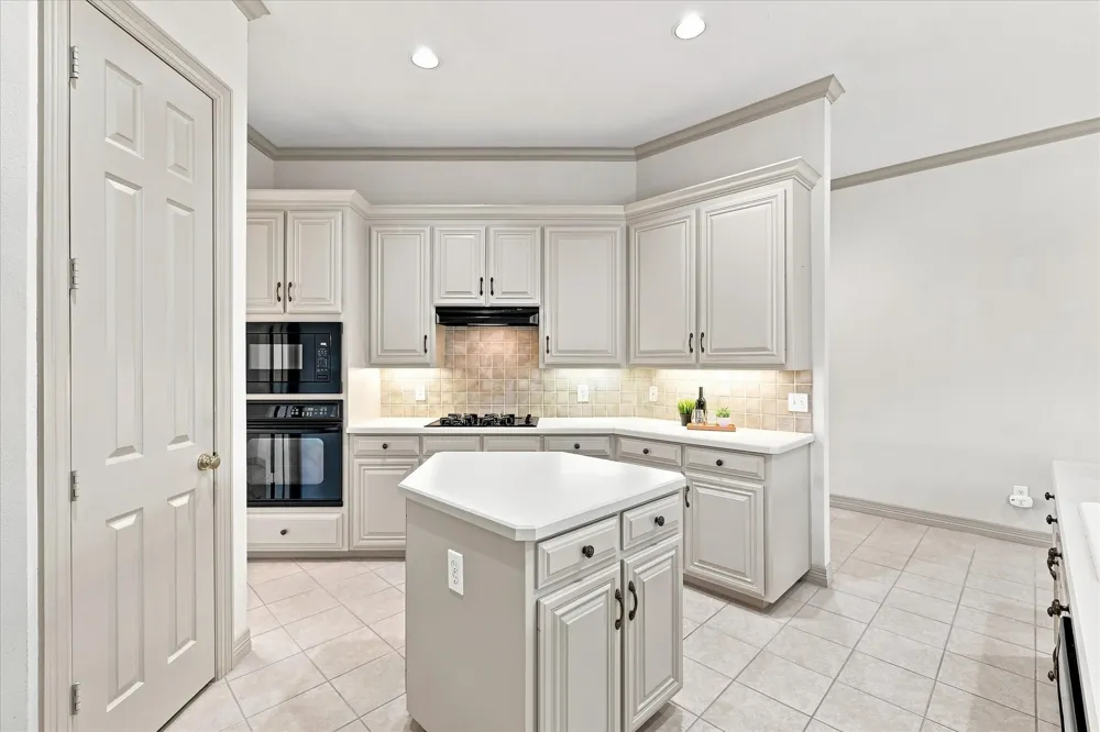 2240 Bedford Circle Bedford, TX 76021