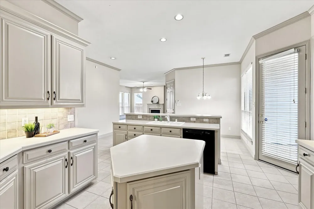 2240 Bedford Circle Bedford, TX 76021