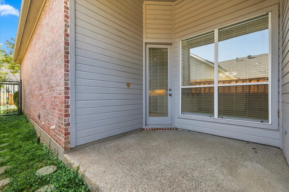 2240 Bedford Circle Bedford, TX 76021