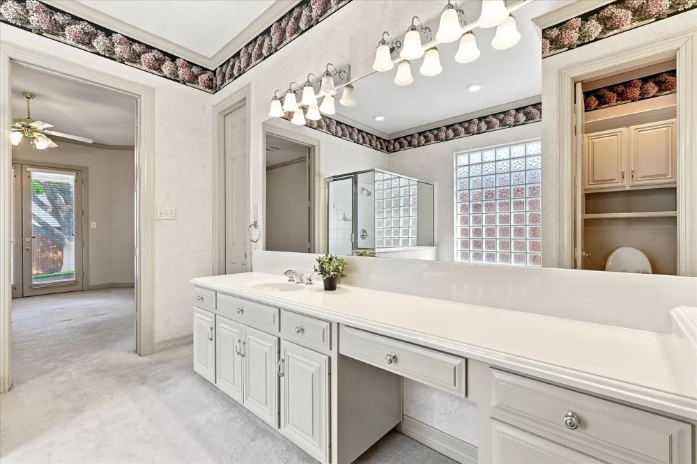 2240 Bedford Circle Bedford, TX 76021