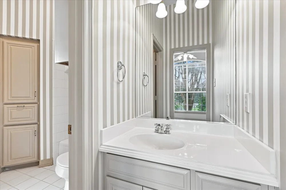 2240 Bedford Circle Bedford, TX 76021