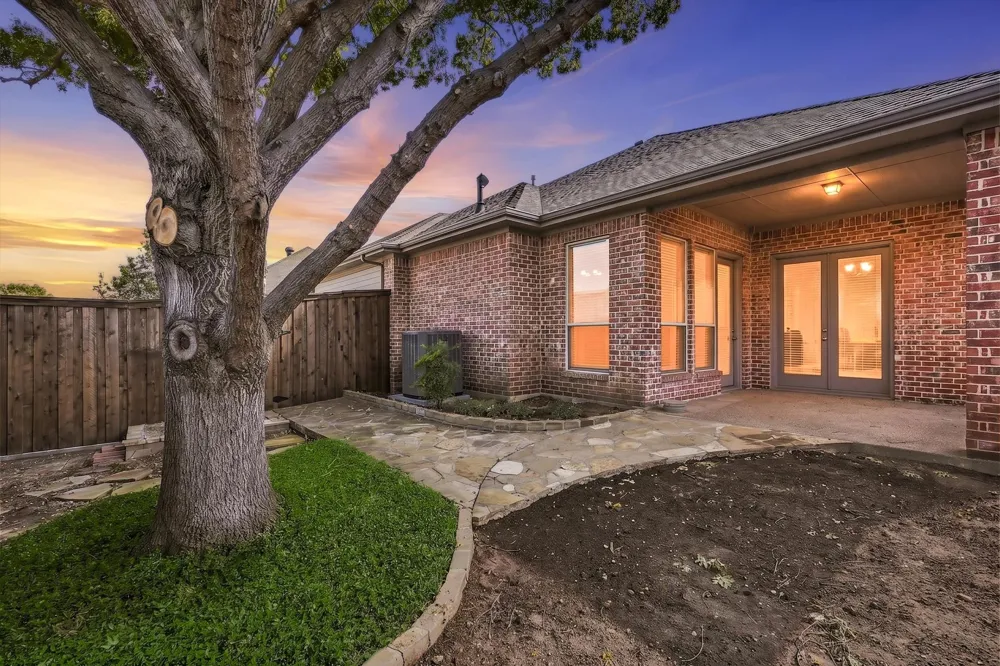 2240 Bedford Circle Bedford, TX 76021