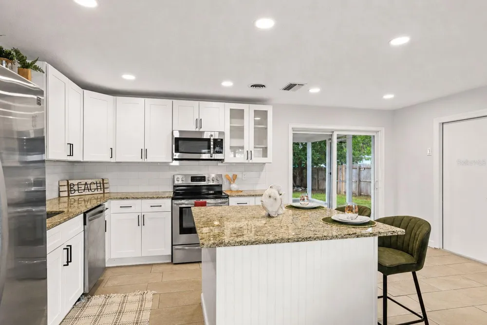 482 OAKWOOD DRIVE Dunedin, FL 34698
