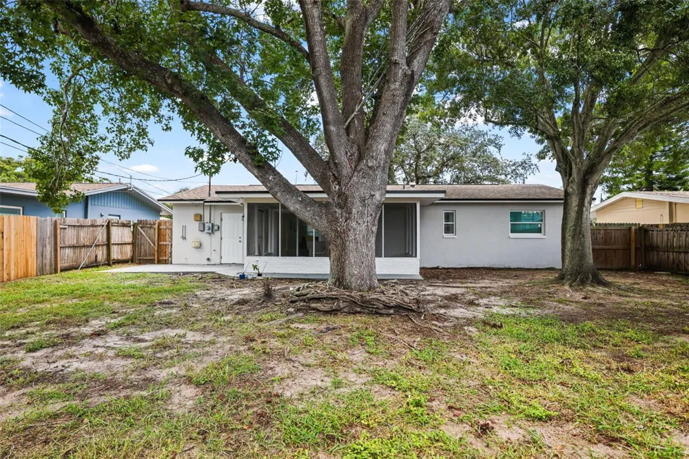 482 OAKWOOD DRIVE Dunedin, FL 34698