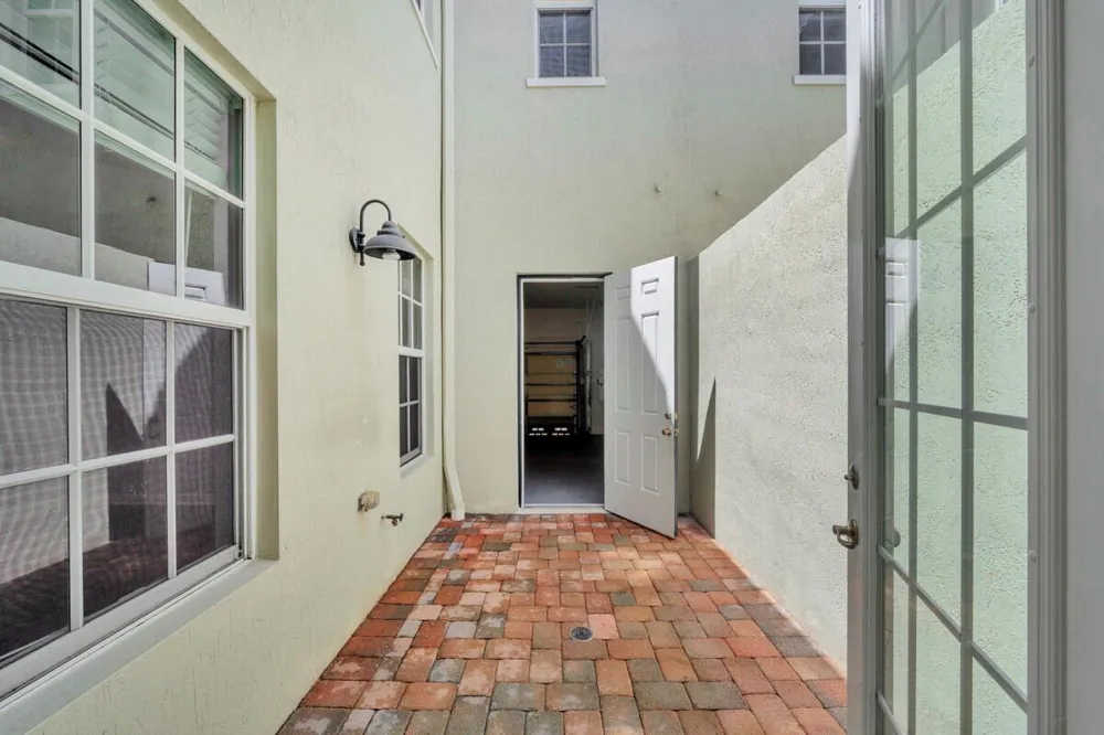 8304 NW 8th Terrace Boca Raton, FL 33487