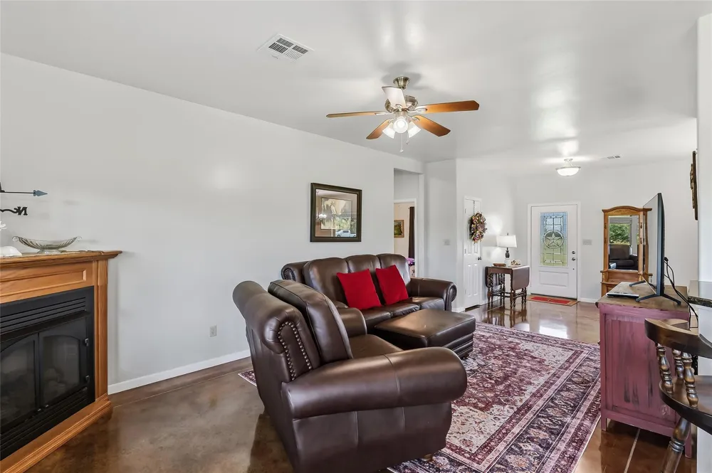 11082 Us Highway 75 S Leona, TX 75850