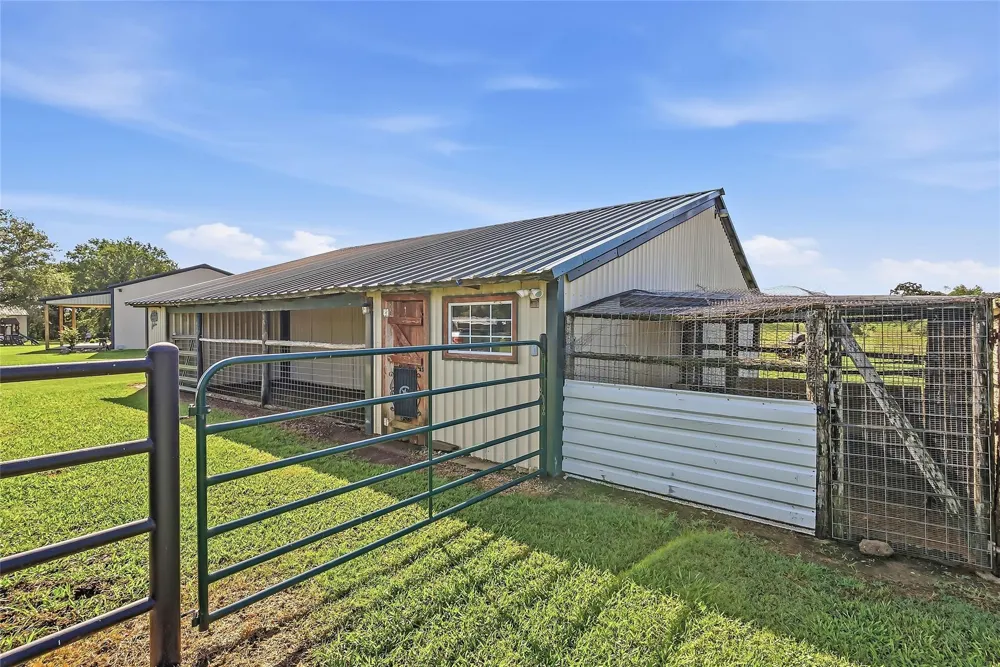 11082 Us Highway 75 S Leona, TX 75850
