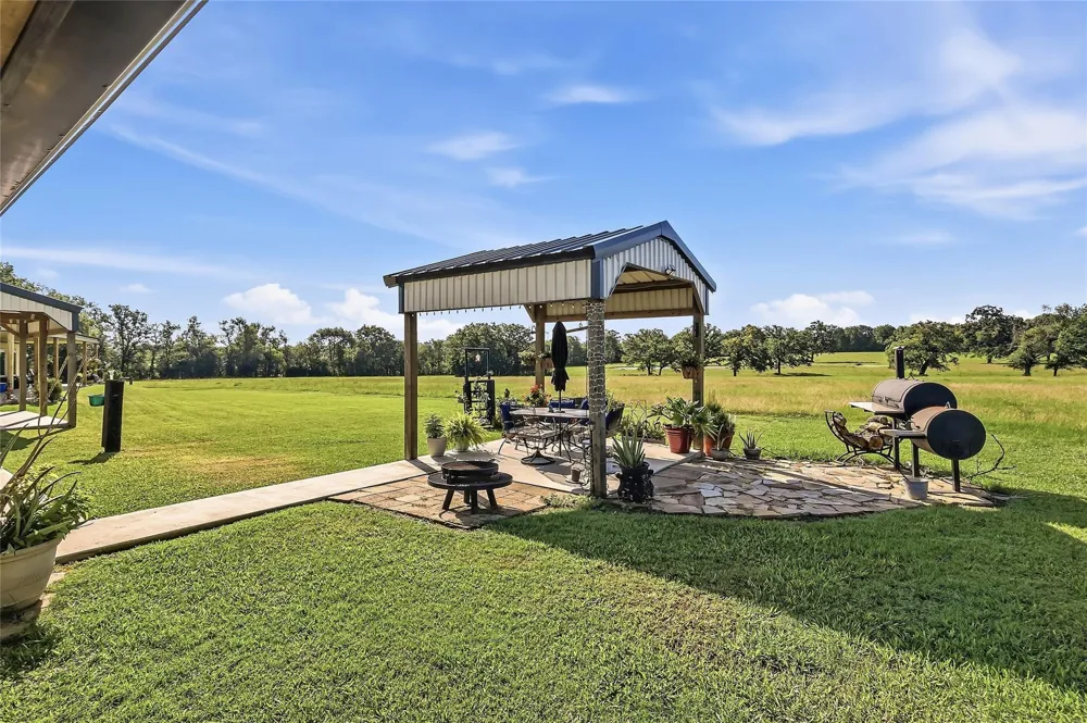 11082 Us Highway 75 S Leona, TX 75850