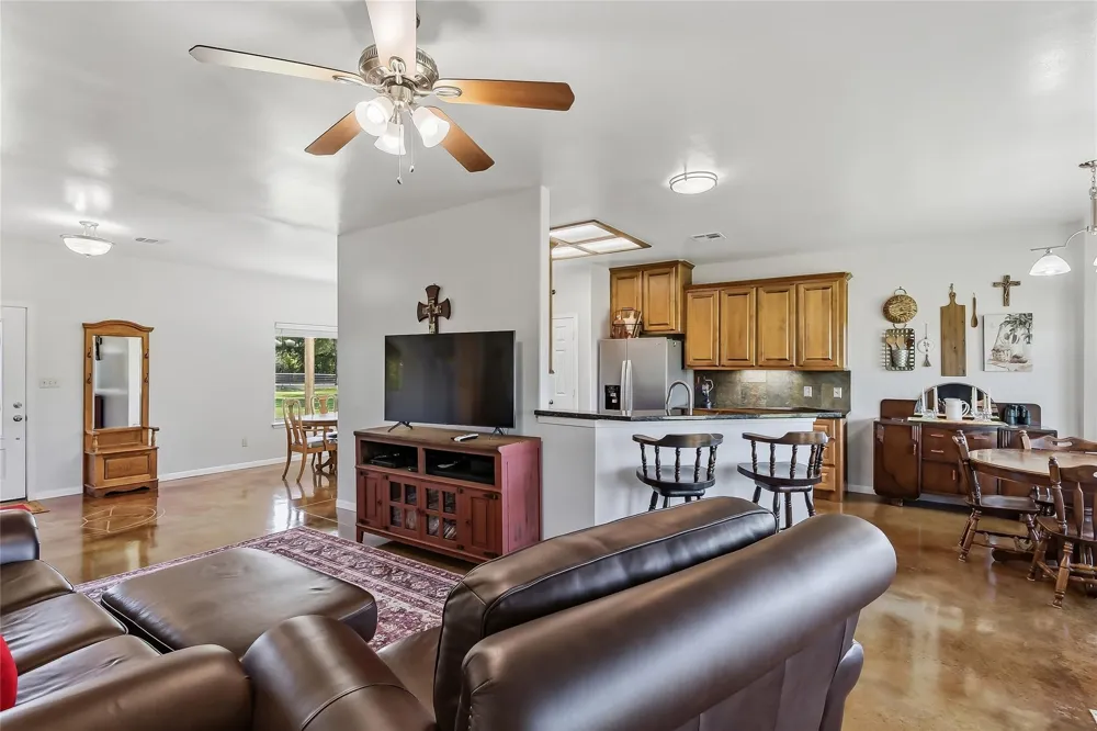 11082 Us Highway 75 S Leona, TX 75850