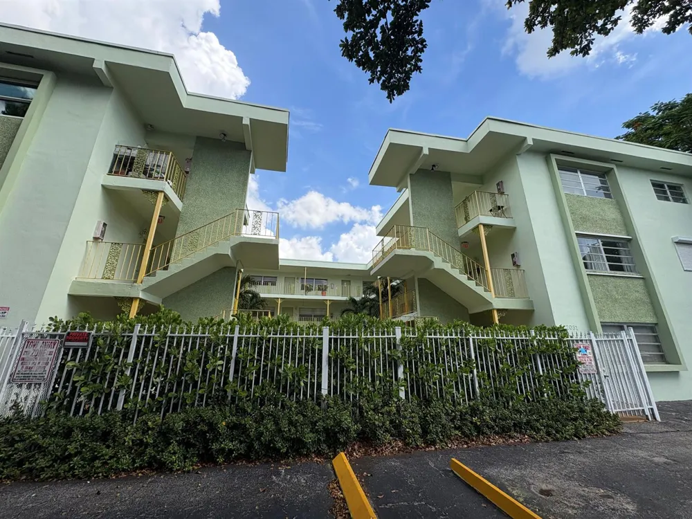 2031 DEWEY STREET #101 Hollywood, FL 33020