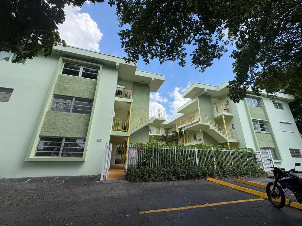 2031 DEWEY STREET #101 Hollywood, FL 33020