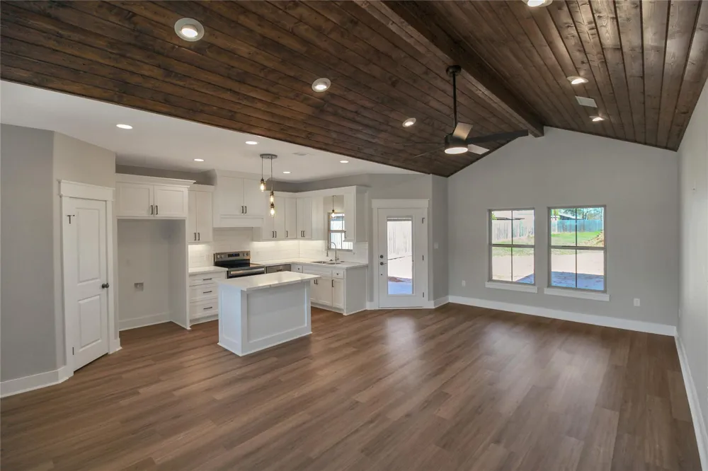21 Bluegill Dr Shepherd, TX 77371