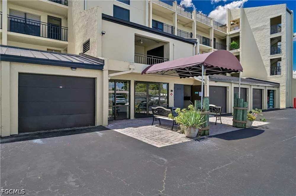 SE 17th Place #105 Cape Coral, FL 33904