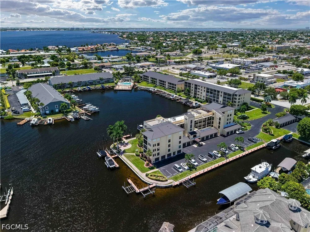 SE 17th Place #105 Cape Coral, FL 33904