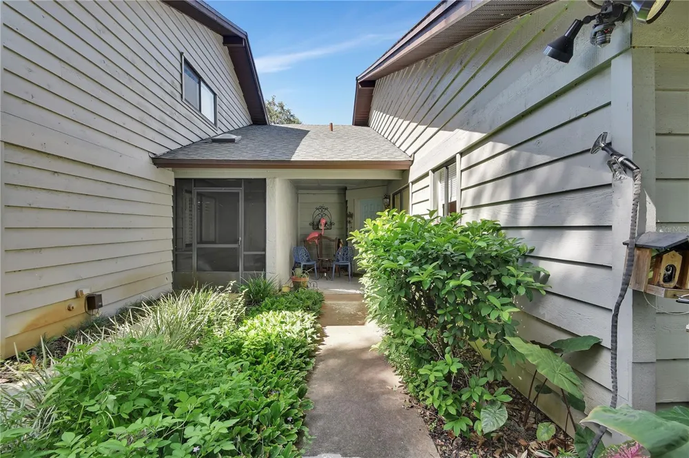 904 VILLAGE GREEN ROAD #3 Deland, FL 32720