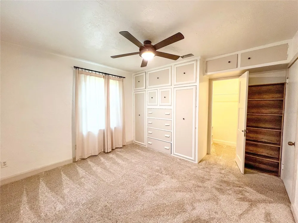 215 NW 16TH AVENUE Gainesville, FL 32601