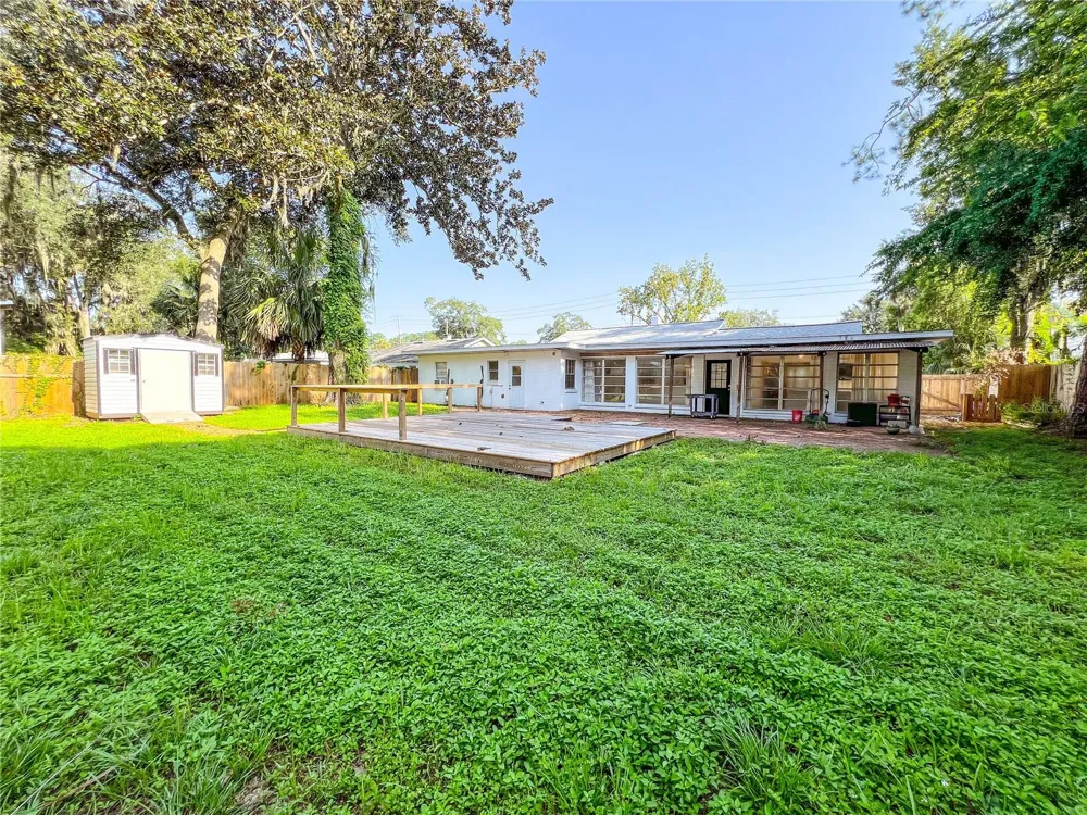 215 NW 16TH AVENUE Gainesville, FL 32601