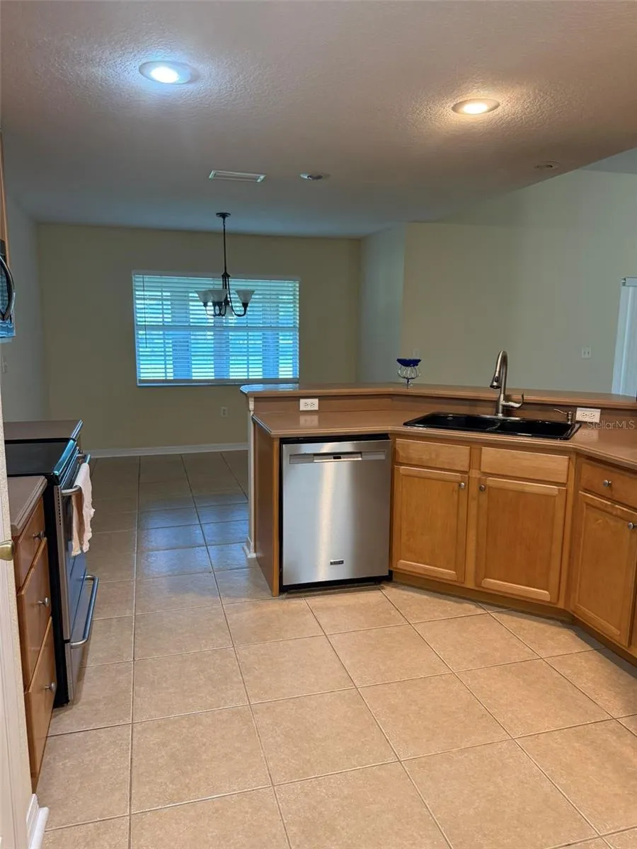1978 WOOTEN ROAD Dover, FL 33527
