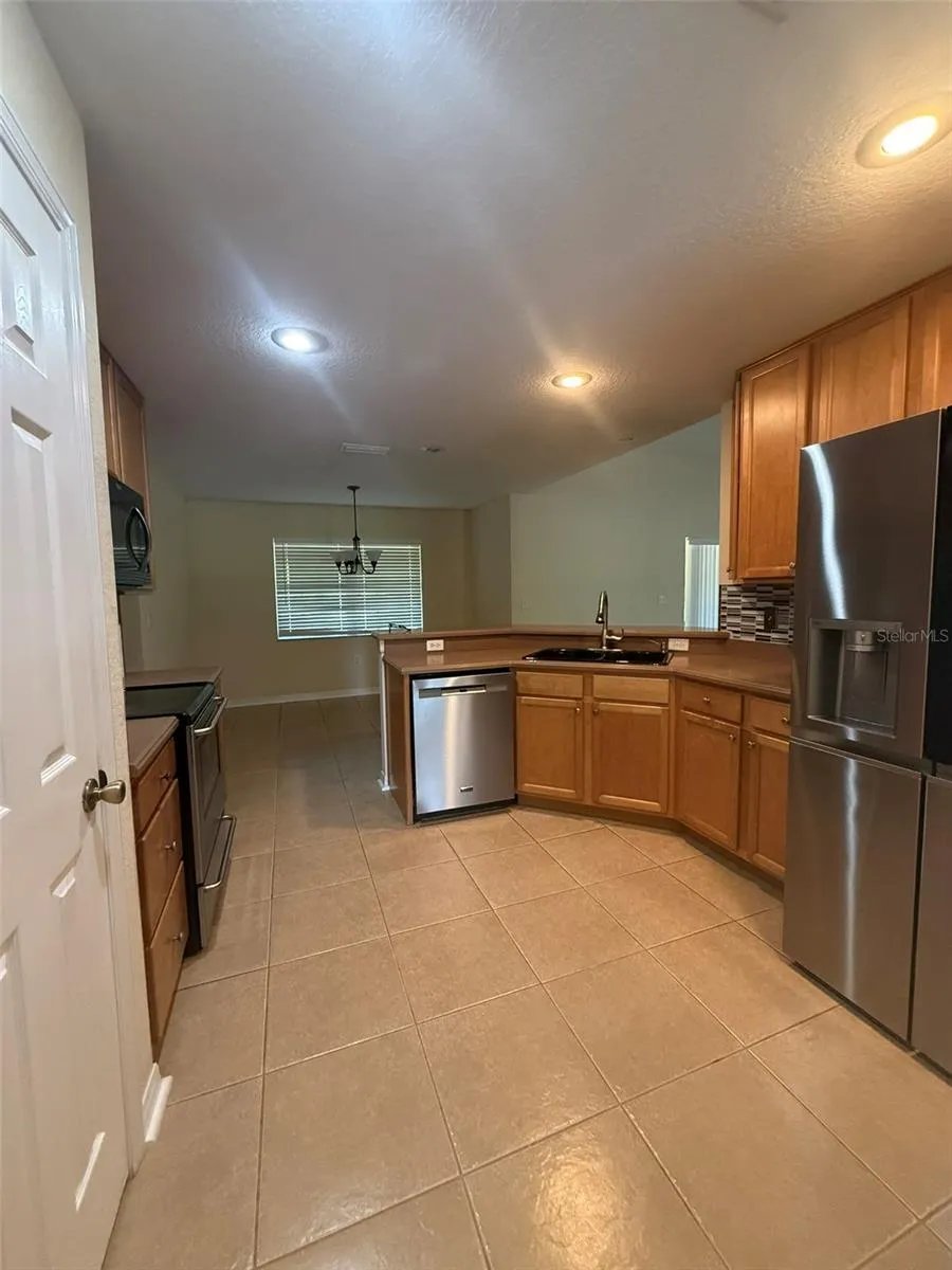 1978 WOOTEN ROAD Dover, FL 33527