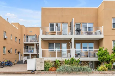 251 W Broadway #210