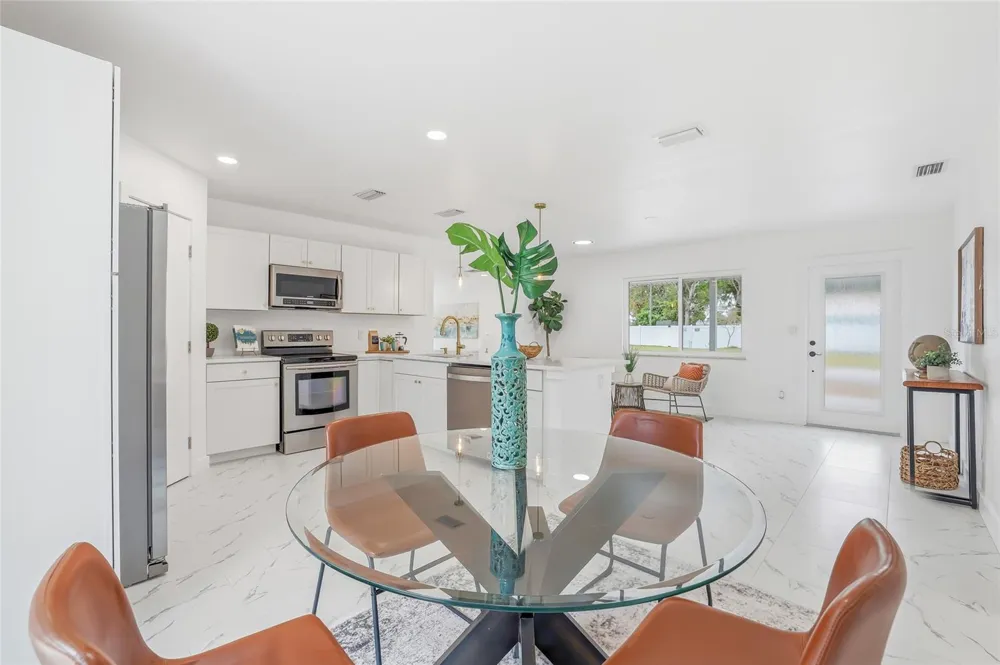 4095 LOCUST STREET NE St Petersburg, FL 33703