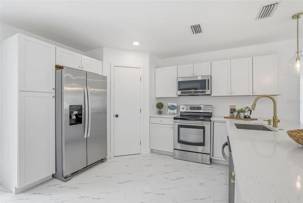 4095 LOCUST STREET NE St Petersburg, FL 33703